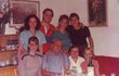 1989. Šťastná rodinka. Šebrle se pochlubil dokonce snímkem z oslavy, kde se nechal zvěčnit s babičkou, dědou, sestřenicemi a bratranci. Tehdy ještě jako náruživý fotbalista, který rok nato začal s atletikou.