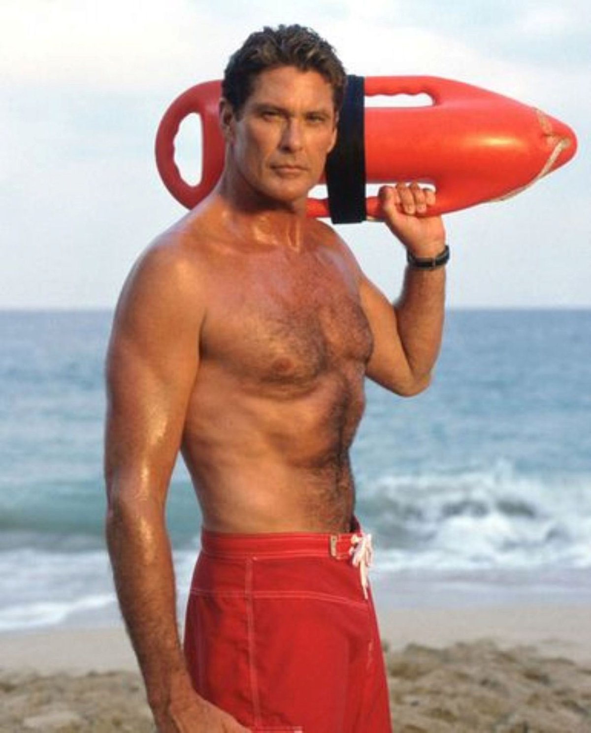 Herec David Hasselhoff ve své nejznámější roli záchranáře.