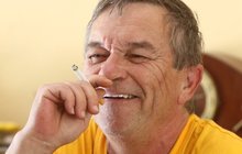 Roman Skamene po infarktu: Doktorům lžu, i když smrdím kouřem!