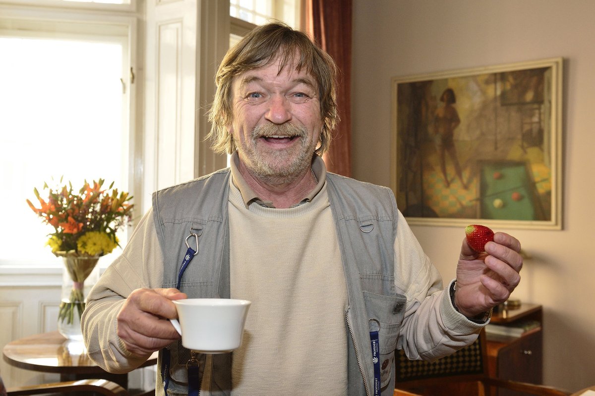 Letos v říjnu oslaví Roman Skamene šedesátiny a rozhodl se radikálně změnit život. Přestěhuje se na venkov a bude chovat kozy.