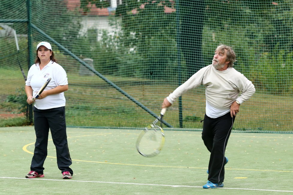 Roman Skamene si zahrál tenisovou čtyřhru s dcerou.