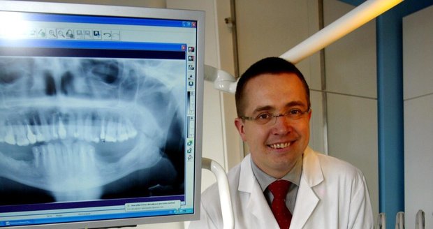 Stomatolog a ředitel kliniky Asklepion Roman Šmucler