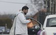 Vojtek vyzvedl dcerku ve školce, pak si v místní hospodě koupili oběd a odjeli zpět do domu. Vojtek vyzvedl dcerku ve školce, pak si v místní hospodě koupili oběd a odjeli zpět do domu.