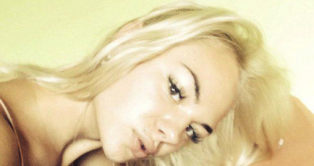 Krásná blondýnka Romana záhadně zmizela, poslední stopa vede do Švýcarska