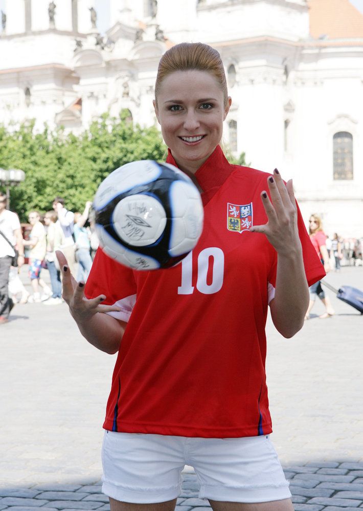 Romana Pavelková fandí fotbalu
