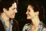 Hugh Grant a Julia Roberts v romantické komedii Notting hill.