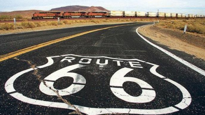 Romantika Route 66.Poušť, železnice,nekonečné horizonty