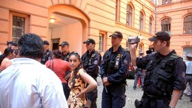 Soud s olašskými Romy už v červnu provázela bezpečnostní opatření