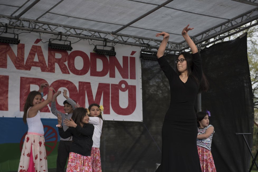 Den romské hrdosti v Brně: tanec, zpěv i tradiční pochoutky.