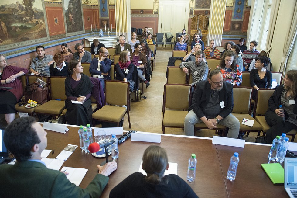 Konference k založení Pražského fóra pro romské dějiny