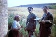 Nacisté odvážejí „Cikány“ do lágrů. Unikátní snímky ukazují krutý osud romské…