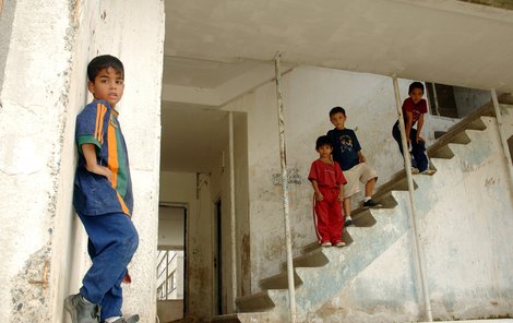 Romské děti se dost možná snadno dostanou do už tak přeplněných školek. I když jejich rodiče nepracují a mohou s nimi být doma...