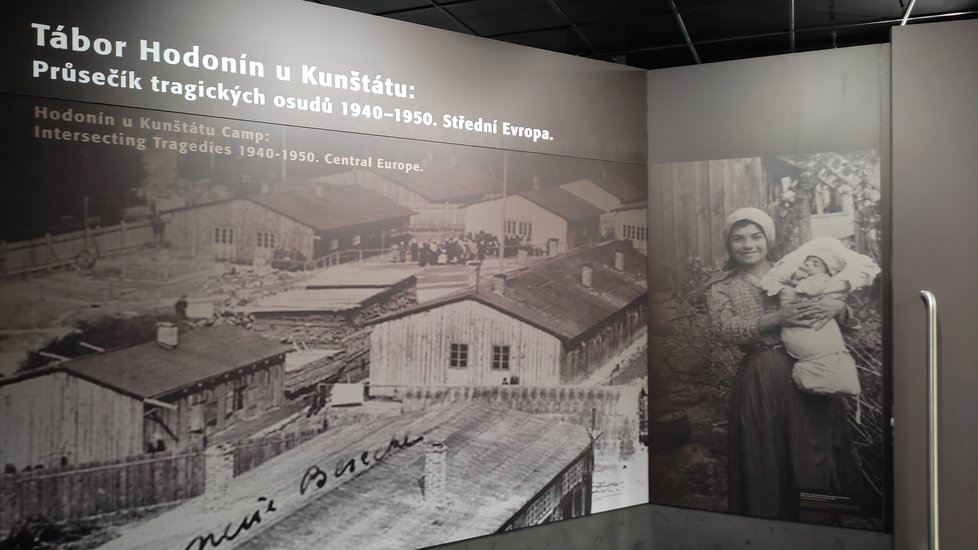 V Památníku holokaustu Romů a Sintů v Hodoníně u Kunštátu je nová expozice.