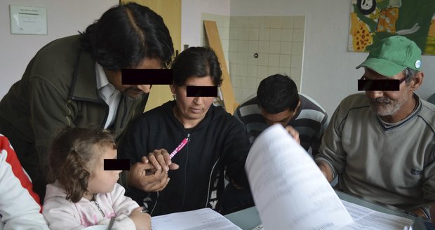 Nová vládní opatření na podporu Romů: Budou mít přednost na úřadu práce?!