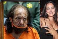 Legendární pornoherec Ron Jeremy (68) má na krku už třicet obvinění ze sexuálního napadení. Dožije za mřížemi?