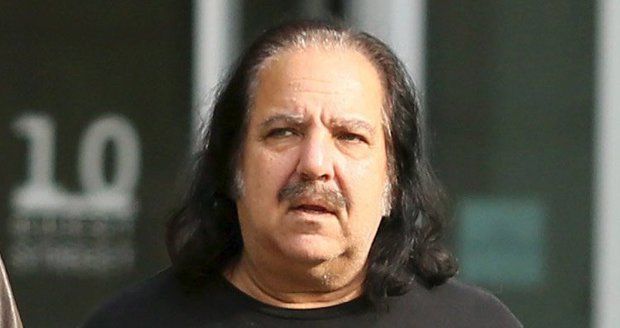 Ron Jeremy má pořádný malér.