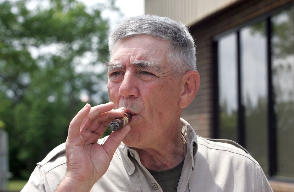 Herec Ronald Lee Ermey (†74).