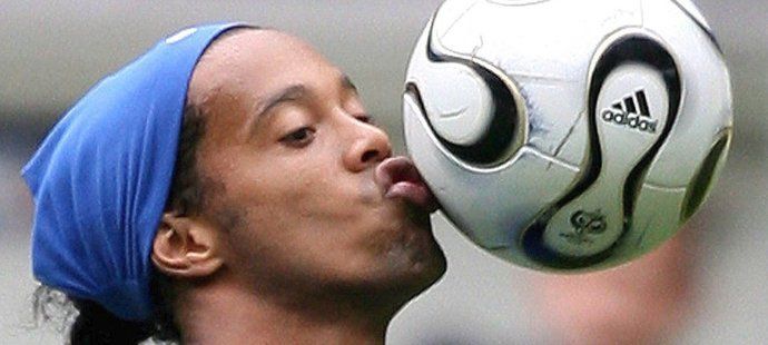 Brilantní technik Ronaldinho v dresu národního týmu Brazílie