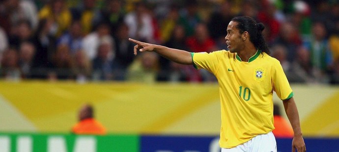 Brilantní technik Ronaldinho v dresu národního týmu Brazílie