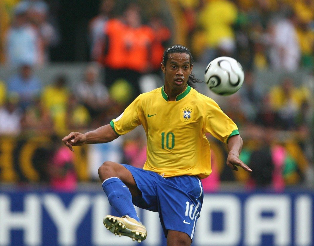 Brilantní technik Ronaldinho v dresu národního týmu Brazílie