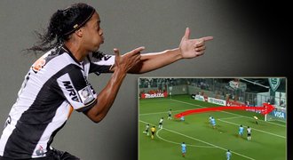 VIDEO: Ronaldinho pořád umí! Vykouzlil nádherný gól a šel slavit