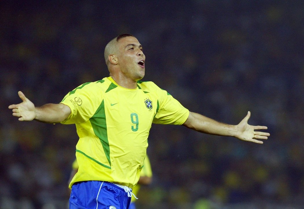 Dvojnásobný mistr světa Ronaldo se dodatečně omluvil za šílený účes
