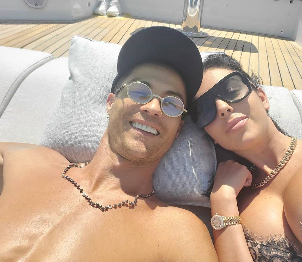 Cristiano Ronaldo je se svou láskou Georginou na Blízkém východě spokojený