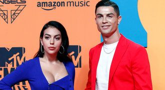 Ronaldo ostrouhal! Pozornost na sebe strhla jeho sexy Georgina