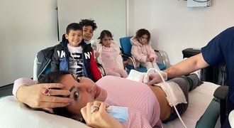 Ronaldova partnerka na ultrazvuku: Doprovodila ji družina nedočkavých sourozenců