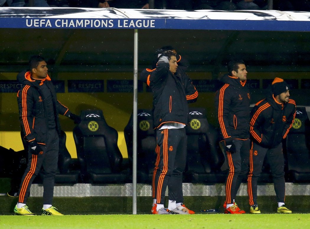 Cristiano Ronaldo a jeho reakce na lavičce Realu během odvetného utkání v Dortmundu (0:2).