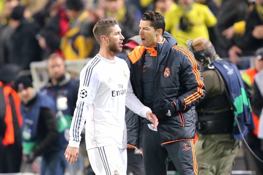 Cristiano Ronaldo a Sergio Ramos po postupu do semifinále Ligy mistrů.