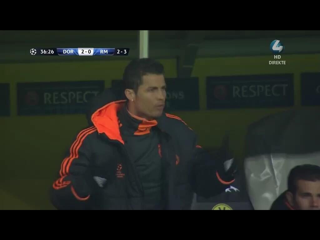 Cristiano Ronaldo a jeho reakce na lavičce Realu během odvetného utkání v Dortmundu (0:2).