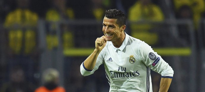 Kanonýr Realu Madrid Cristiano Ronaldo slaví gól proti Dortmundu