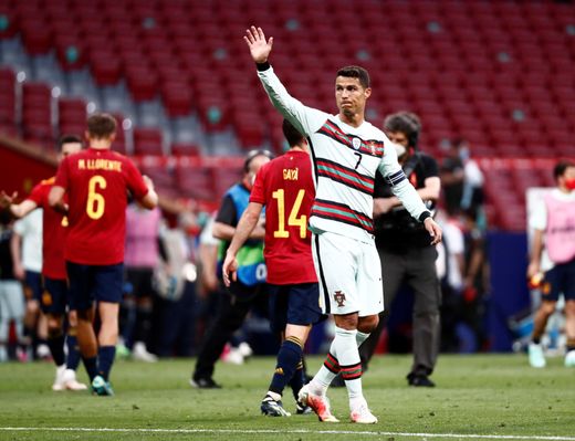 Cristiano Ronaldo v dresu Portugalska Cristiano Ronaldo v dresu Portugalska
