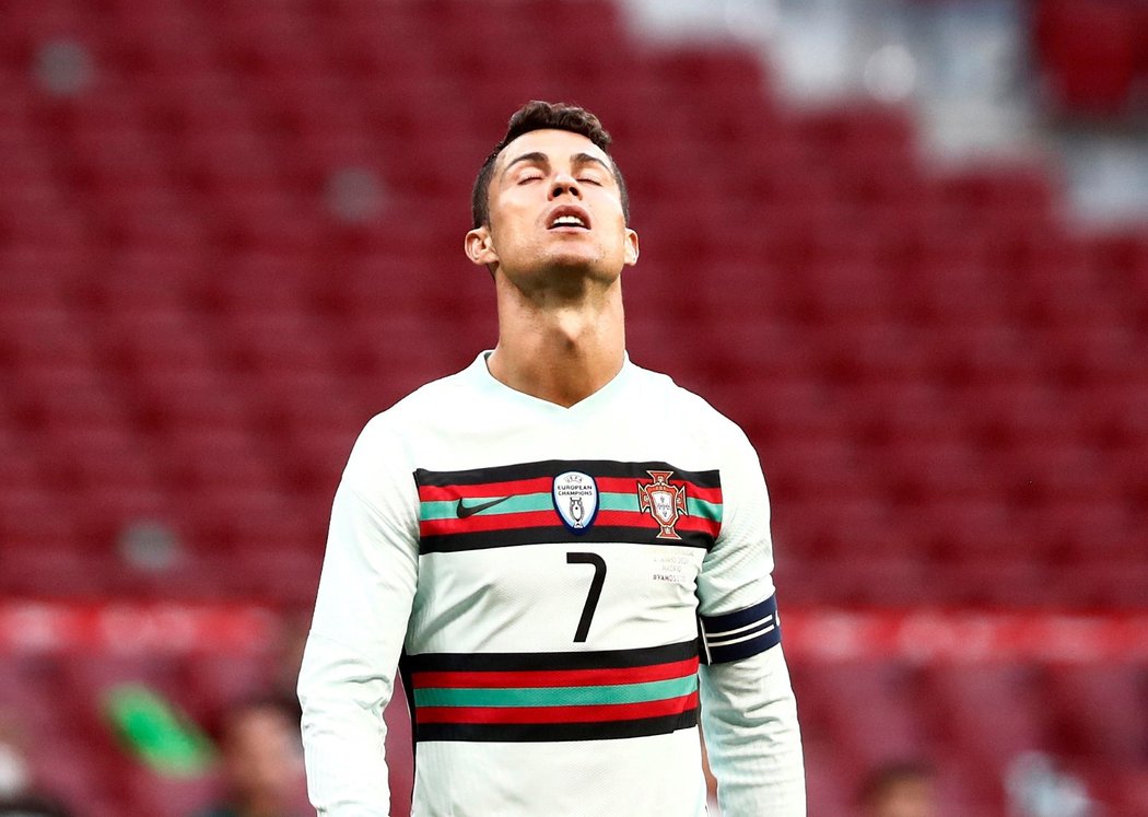 Cristiano Ronaldo v dresu Portugalska