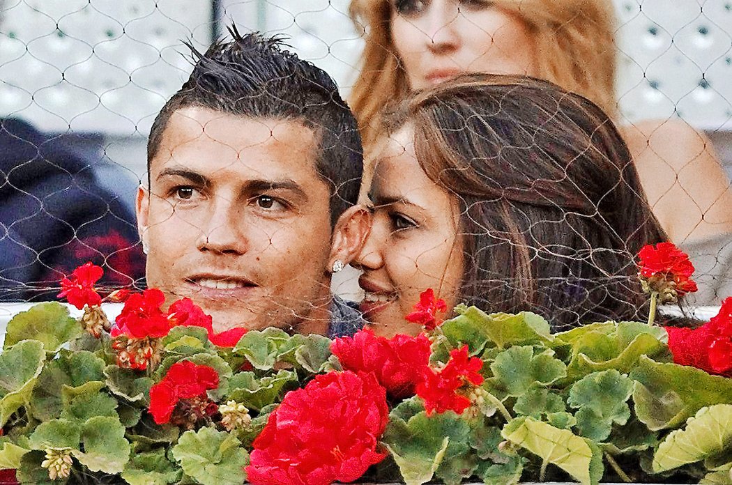 Zamilovaný pár Cristiano Ronaldo a Irina Šajková. Šuškají si o svatbě?