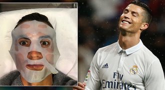 Marnivec Ronaldo! Nechá si vyhlazovat vrásky, za botox utrácí statisíce