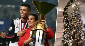 Vánoce u Ronalda: Netradiční večeře od maminky a pod stromkem neoblíbený dar! Vánoce u Ronalda: Netradiční večeře od maminky a pod stromkem neoblíbený dar!