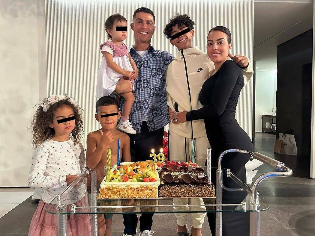 Cristiano Ronaldo se svou rodinou
