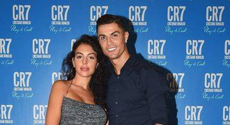 Vysmátý miliardář Cristiano Ronaldo. Instagram ho živí víc než fotbal!