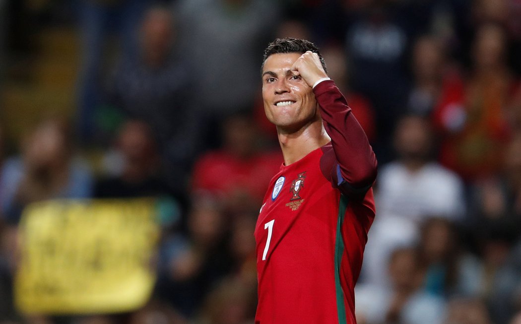 Hvězdný Portugalec Cristiano Ronaldo zničil hattrickem Faerské Ostrovy