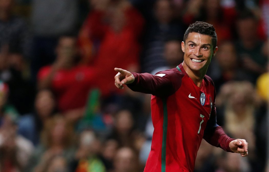 Hvězdný Portugalec Cristiano Ronaldo zničil hattrickem Faerské Ostrovy