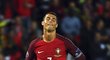 Portugalec Cristiano Ronaldo po neproměněné penaltě proti Rakousku