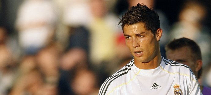 Cristiano Ronaldo poprvé v dresu Realu Madrid během utkání.