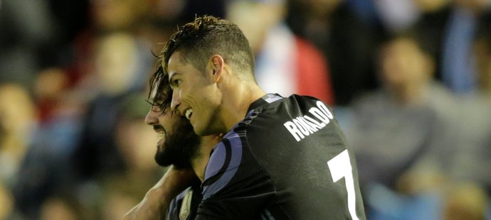 Útočník Realu Madrid Cristiano Ronaldo slaví gól na půdě Celty Vigo