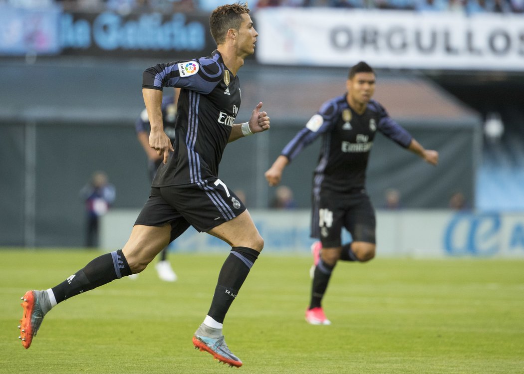 Útočník Realu Madrid Cristiano Ronaldo slaví gól na půdě Celty Vigo