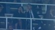 Cristiano Ronaldo seděl na tribuně vedle krásné ženy, až vedle ní byl Portugalcův syn