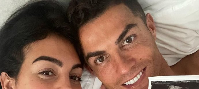 Ronaldo se svou partnerkou oznámili veselou novinu. Čekají dvojčata!
