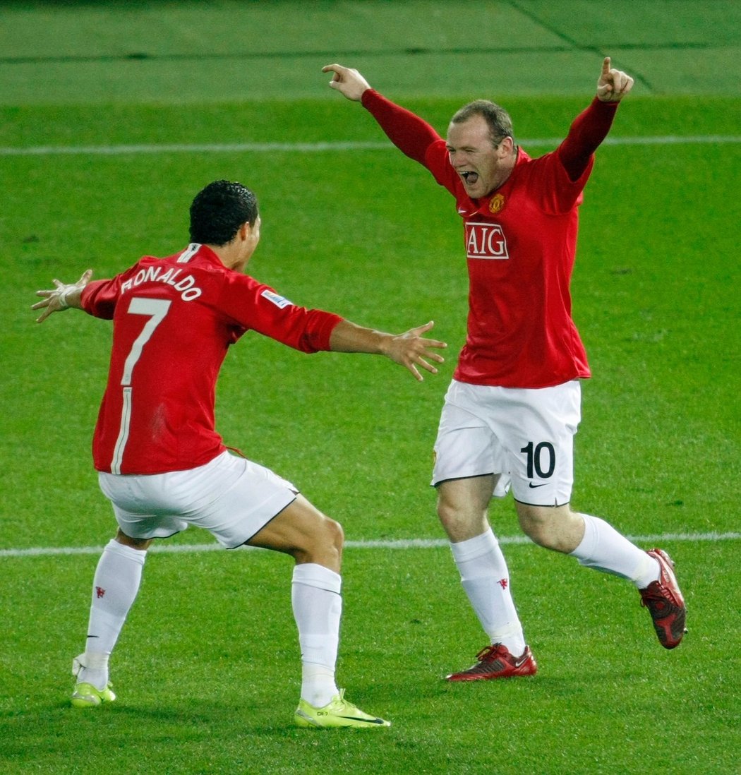 Cristiano Ronaldo a Wayne Rooney ještě v dobách, kdy společně bojovali za Manchesteru United.