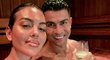 Ronalda dění před katedrálou ve Funchalu velmi pobavilo. Ronalda dění před katedrálou ve Funchalu velmi pobavilo.